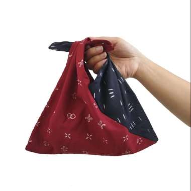 Sejauh Mata Memandang Tas Buntel Biru Kunyit