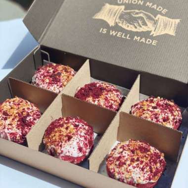 UNION BAKERY DOUGHNUTS COMBO RED VELVET (BOX OF 6) DONUT DONAT OLEH OL COMBO RED VELVE