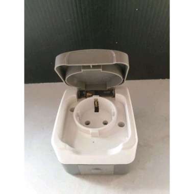 Stop kontak tempel outbow outlet plus tutup outdoor atlantic broco