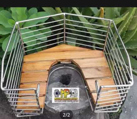 KERANJANG TENGAH C70 BAHAN BESI CROM set PAPAN KAYU PINUS CROM