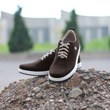 Sepatu Casual Pria Sneaker Kuzatura 43 Coklat Tua