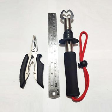 Generic Lip Fish Grip with Tang Split Silver Hitam