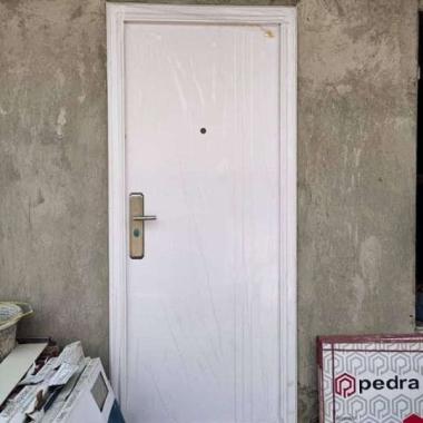Pintu Baja Fortress Utama Kamar 90 Putih