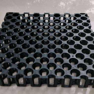 Resapan alas rumput sintetis-Drainase cell 25 x 25 hitam