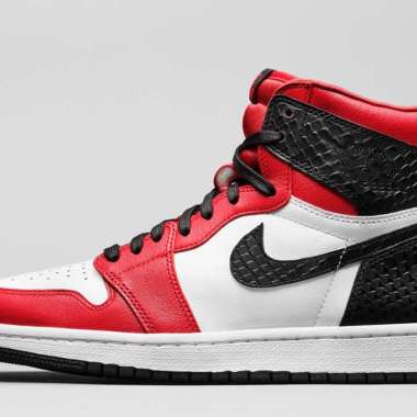 jordan retro 1 satin black toe