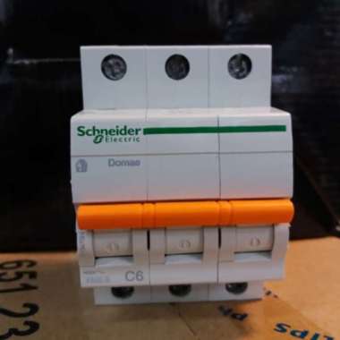 SCHNEIDER NEW DOMAE MCB 3Phase C6 / 6A Putih