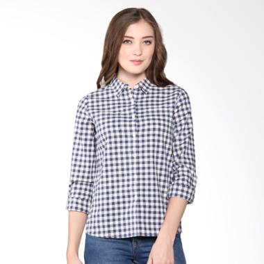 Giordano Duplex Color Boyfriend Shirt White X DK Blue Atasan Wanita - Navy White