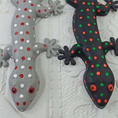 mainan cicak totol besar