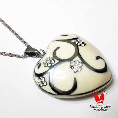 Vee Liontin Titanium Batu Giok Putih Love Jumbo Terapi Kesehatan PUTIH