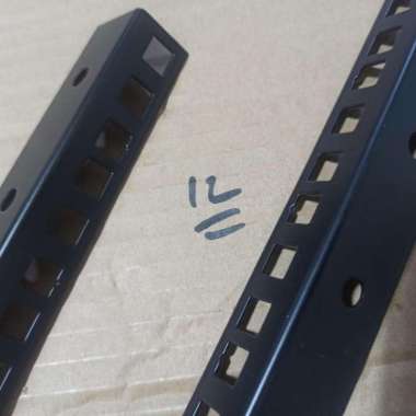 Besi Rel Rack Mounting 12 U - Minus akurasi tanda