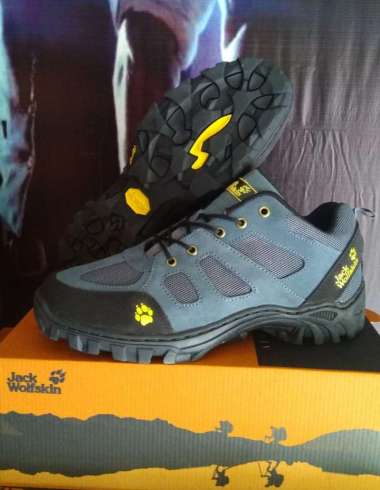 sepatu gunung murah hiking pria wanita outdoor tracking jack wolfskin sneakers cowok waterproof