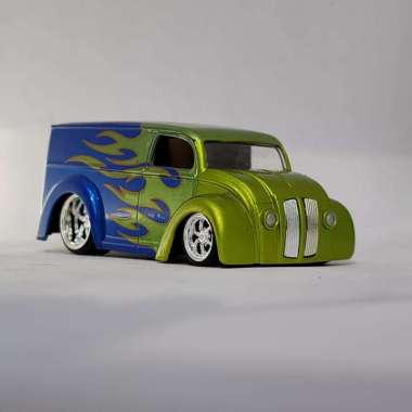 Jada Toys Miniatur Mobil Die Cast D Rods 1939 Div Cruiser Warna Biru Hijau Corak Api 1:64