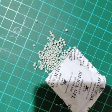 silika gel natural 5 gram/sachet/silica gel natur food grade