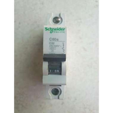 sekering MCB SCHNEIDER domae 32A