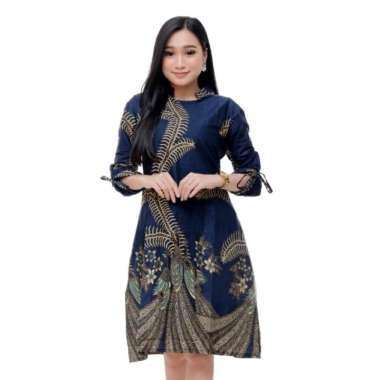 Jual Dress Batik Wanita Model Terbaru 2021 Blibli Com Ciri khas gaun dengan model shift terletak pada potongannya yang lurus dari bahu hingga ujung rok, tanpa adanya perpotongan. jual dress batik wanita model terbaru