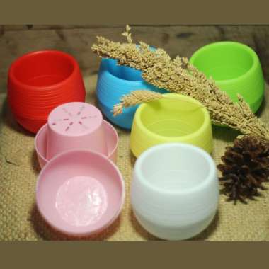 POT PLASTIK BULAT MINI BENTUK BOLA LUCU POT TANAMAN HIAS KAKTUS SUKULEN HIASAN RUANGAN UNIK WARNA PO