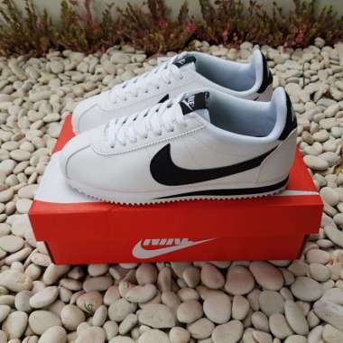 nike cortez se black
