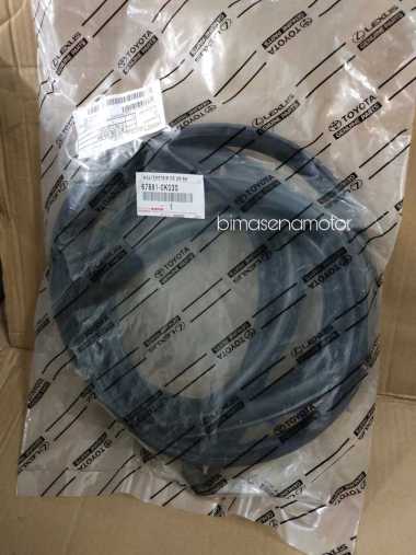 karet pintu weatherstrip depan kanan innova