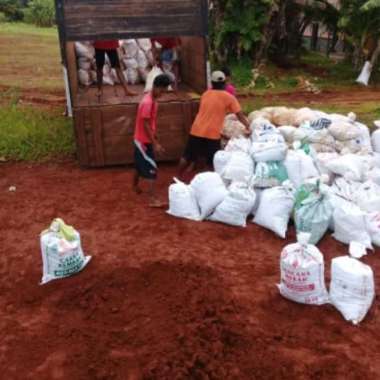 tanah merah murni per 1 kg cocok untuk media tanam atau urugan taman