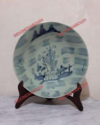 Piring Keramik Dinasti Ming Motif Pedusunan Berlanskap Biru dan Putih