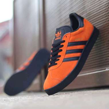 adidas gazelle cloud white