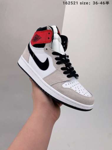 Nike Air Jordan 1 Retro High Original Terbaru Juni 2022 | Blibli