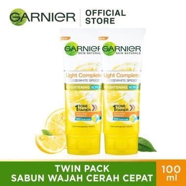 Garnier Light Complete Brightening Scrub Facial Foam Skin Care Twin Pack 100 Ml