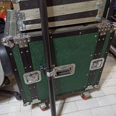 Stand speaker from sub -to- monitor / Sigle stand