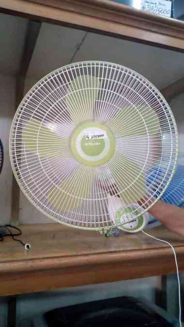 Jual Kipas Angin Dinding Miyako Terbaru Harga Murah Blibli Com