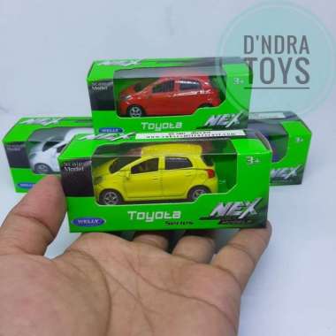 DIECAST TOYOTA YARIS MINIATUR MOBIL WELLY 1:60 - KUNING