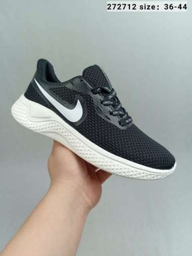 tanjun lightweight sneaker