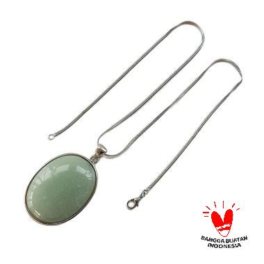 Vee Batu Giok Burma Titanium Kalung Liontin hijau