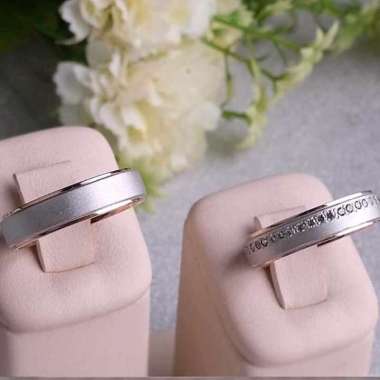 Cincin Emas Putih Couple Model Terbaru April 2022 | Blibli