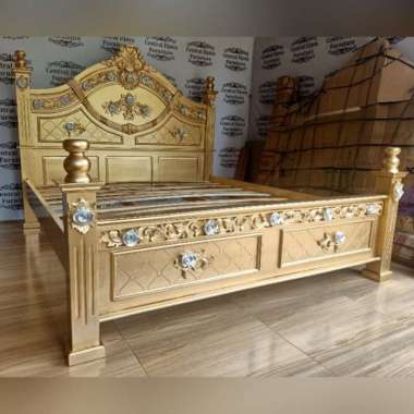 Dipan Amira Ukir Kayu Jati Cat Duco Gold Ranjang Tempat Tidur Jepara