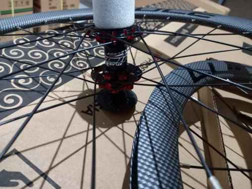 WheelSet Luce 20 Plus 451 Disc Brake Carbon Motif Carbon ws 10 black red