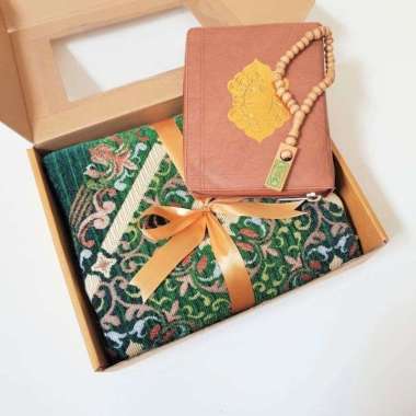 [BLTZ4QT] PAKET SAJADAH TURKI ALQURAN KULIT A6 SLETING FREE TASBIH PACKING BOX KADO SOUVENIR HAUL KH