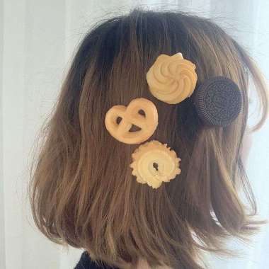 jepitan rambut kue monde