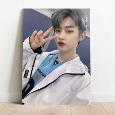 Poster mia everglow and yeonjun KPOP boy band korean pop korea Wallpaper Dekorasi Rumah Kado Murah