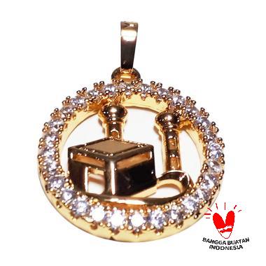 Vee Model 1 Lapis Emas 18K Bergambar Kabah Liontin Unisex [21 mm x 21 mm] GOLD