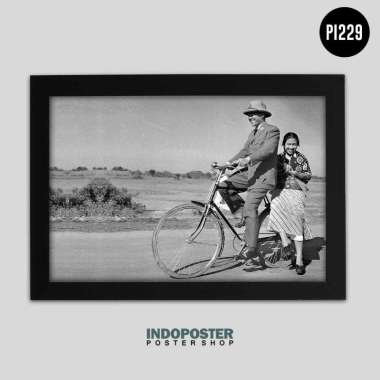 Poster Soekarno Fatmawati Romantika Sepeda A3 45x30cm