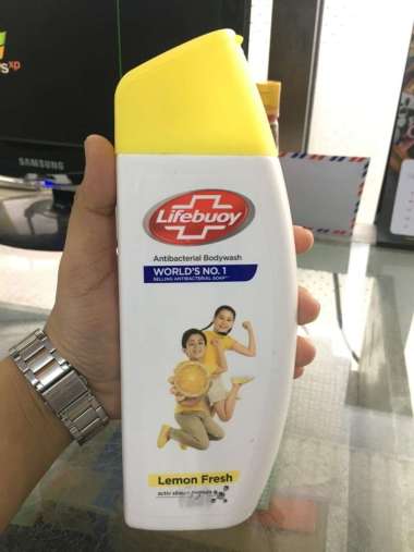 Promo Harga Lifebuoy Body Wash Lemon Fresh 300 ml - Blibli