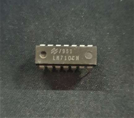 IC LM710CN LM 710 CN Voltage Comparator