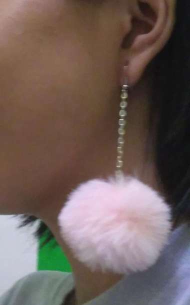 Anting Pom Pom Bulu Halus Impor 4 cm (Baby Pink)