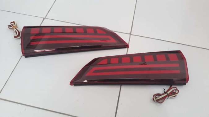 Lampu Stop Trunk Lid Reflektor Calya Sigra Type A