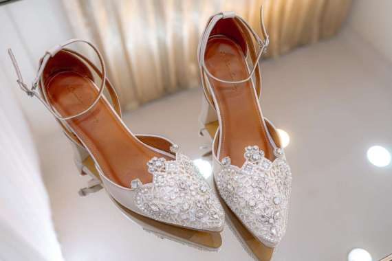 koleksi sepatu pesta wanita