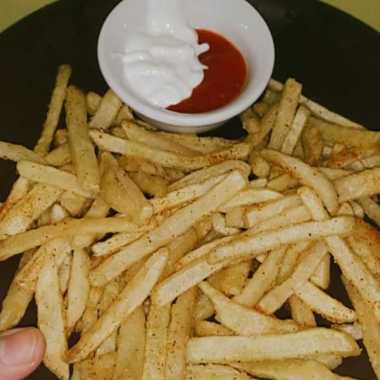Golden Farm French Fries Frozen Shoestring Kentang Beku 1 kg
