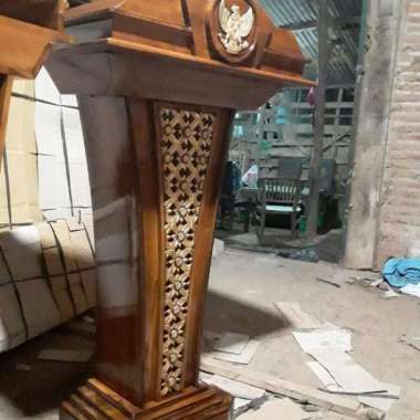 PODIUM JATI UKIR GARUDA