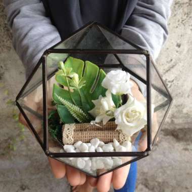 Ring Bearer Renjana artificial Terarium & Kaca Tanpa Alas Kayu Cincin + Kalung