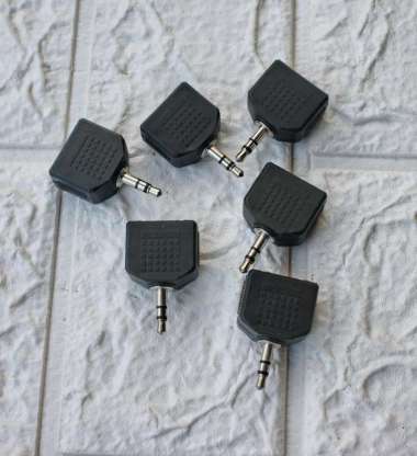 SPLITTER AUDIO JACK 3.5 MALE TO 2 X JACK 3.5 FEMALE CABANG 2