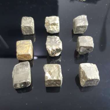 GOLDEN PYRITE CUBE SERBA 5000